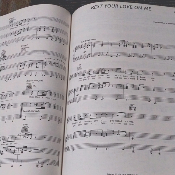 🔵BOGO FREE🔵 Vintage 1980 Bee Gees Greatest Music Song Book w Poster - Picture 7 of 8